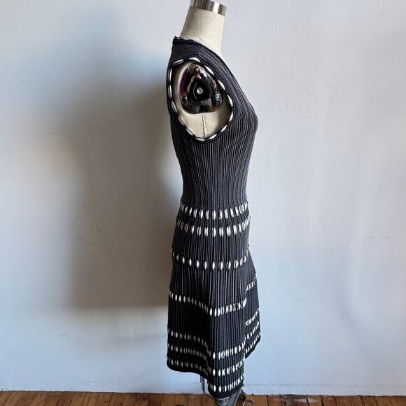 ALAÏA Black and White Striped A-line Sleeveless Dress - Picture 3 of 10